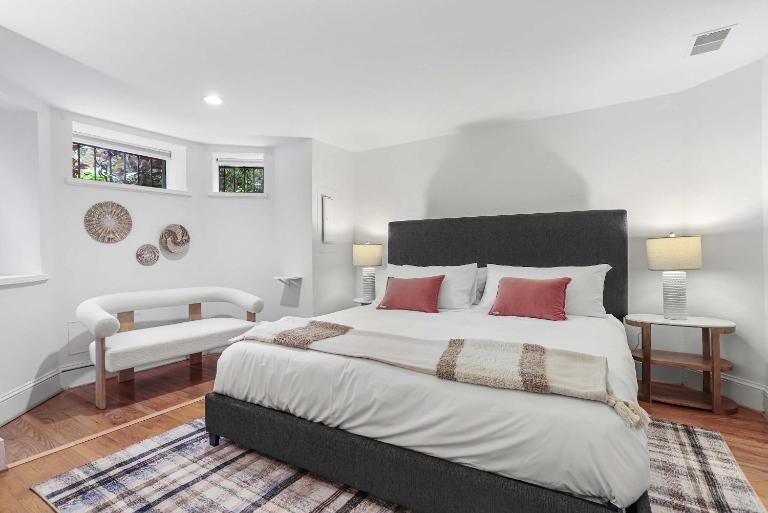 Sojourn Top-tier Walk Score by Chic Local Eateries - B&B Washington D.C.