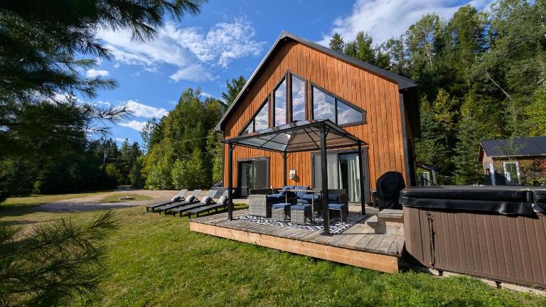 River Lodge Chalet - Private - SPA - AC - Pet Friendly - B&B Sainte-Côme