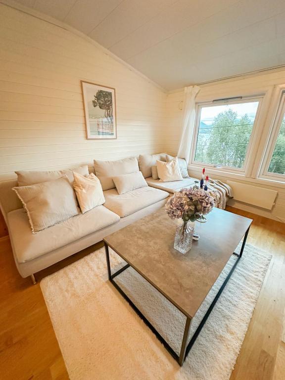 Håkøya Apartment, adskilt leilighet i hus, egen inngang - Bed and Breakfast Tromsø