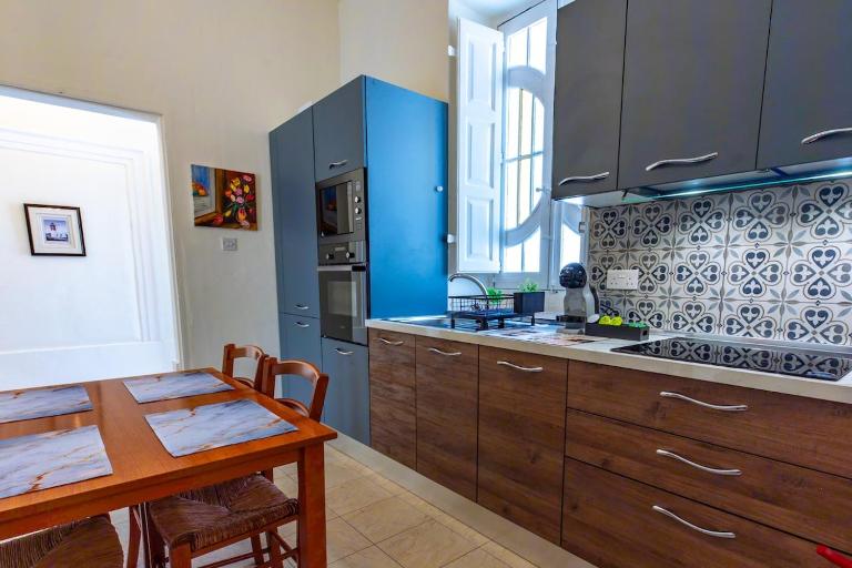 Stay Charles Sliema Home, Cozy, Prime Spot, Near Seafront - Ferienwohnung Sliema