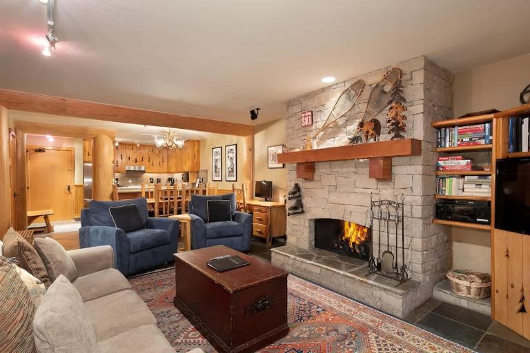 Hearthstone Lodge 3 | Central Whistler Village Condo with Sauna & Hot Tub - B&B Whistler