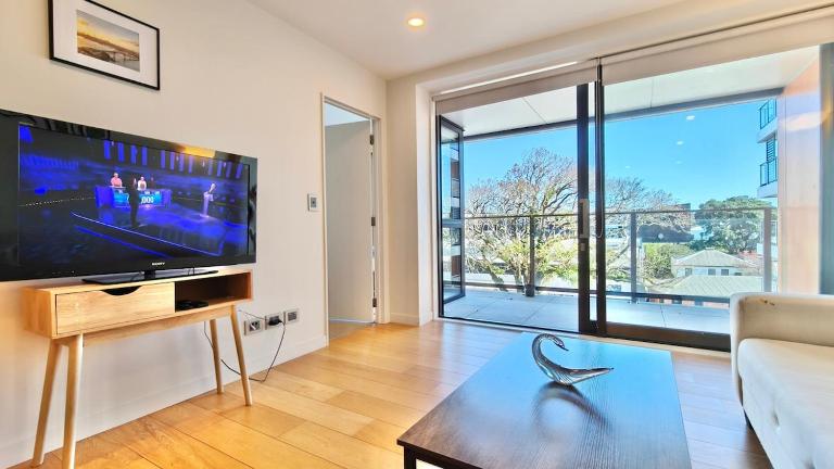 Spacious 2-Bedroom, 2-Bathroom Apartment in Epsom - B&B Auckland