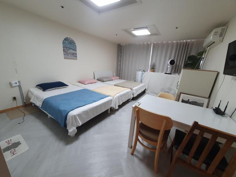 house with a great view and elevator access Right in front of Hongik Univ Station - B&B Seúl