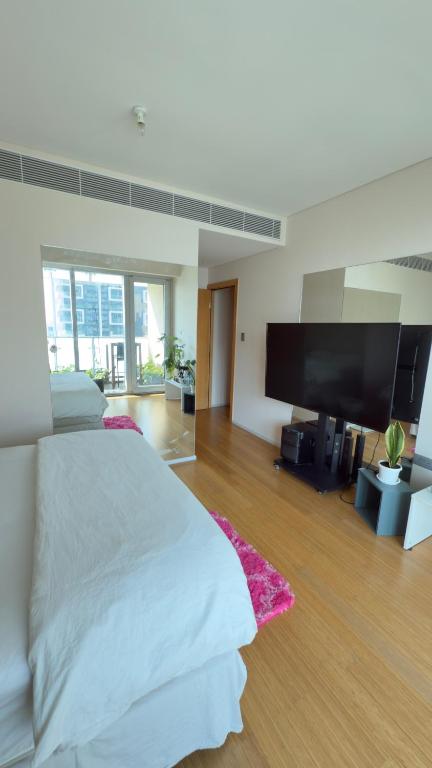 Master room in shared flat - Bed and Breakfast Abu Dhabi
