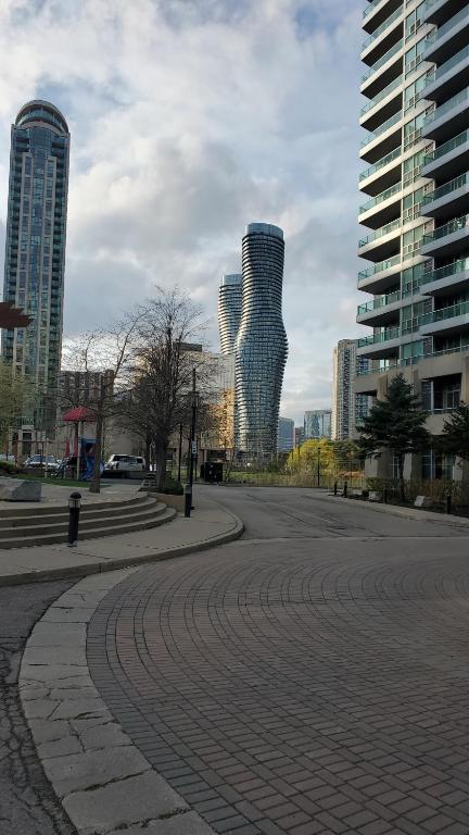 Lovely 1 bedroom Condo Downtown Mississauga Square One - B&B Mississauga
