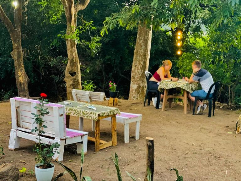 Near The Canal Homstay - Bed and Breakfast Sigiriya