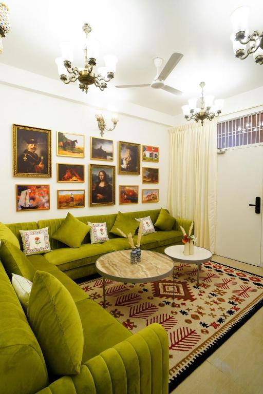 Met Luxe Galleria - B&B Jaipur