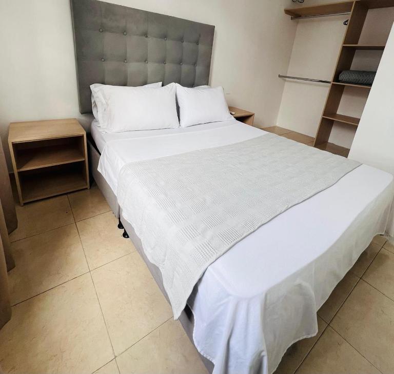 Edificio Las Vegas Apto privado a 15 min de Clínica Valle del Lili y Univalle a 5 min de Unicentro - Ferienwohnung Cali