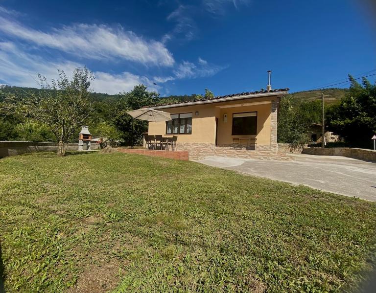 Casa con jardín en la montaña de los valles pasiegos - B&B Ocejo