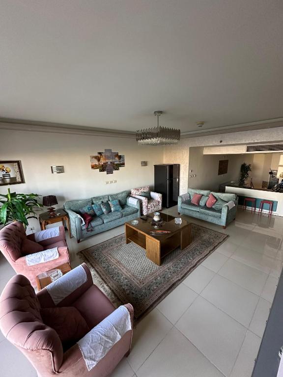 Luxury 2-Bedroom Duplex Apartment with City View -New Cairo - B&B Cairo