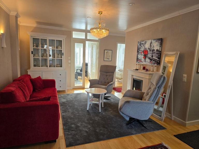 Kajaanin ydinkeskustassa 4 huonetta, keittiö ja sauna - Chambres d'hôtes Kajaani
