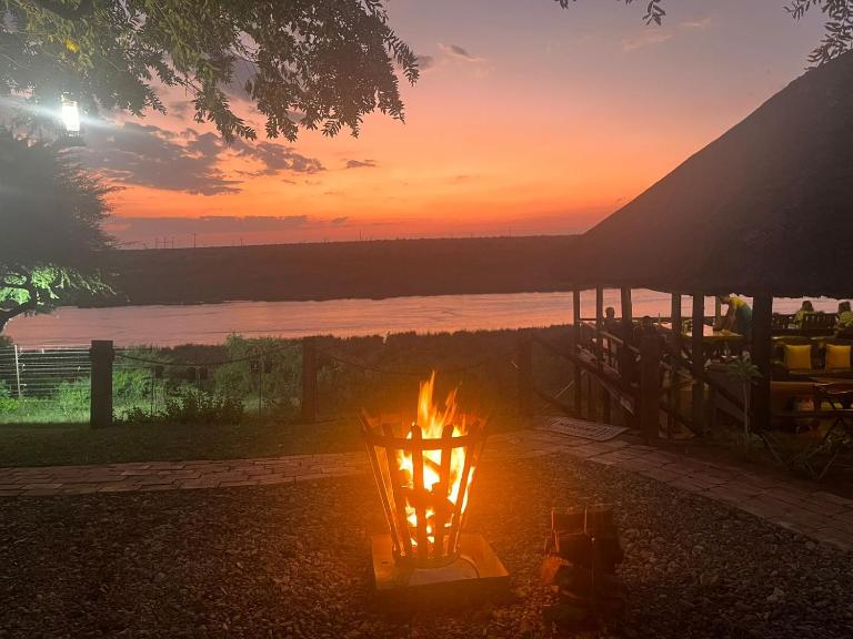 Crocodile Bridge Safari Lodge - Bed and Breakfast Komatipoort