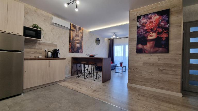 Q Apart Zenith- trzypokojowy, klimatyzowany apartament przy Manufakturze z garażem Gratis, FV - B&B Lodz