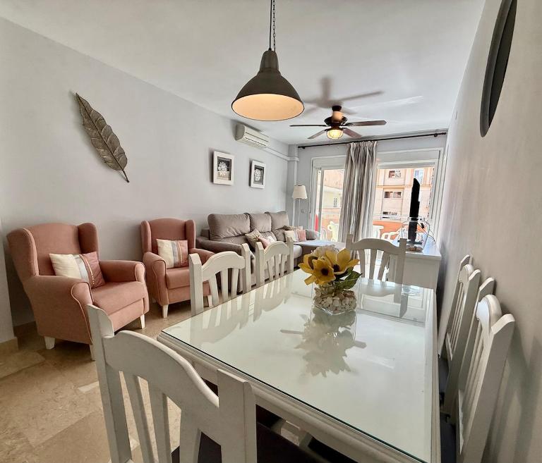 Cozy apartment in Playa de los Boliches II - Bed and Breakfast Fuengirola