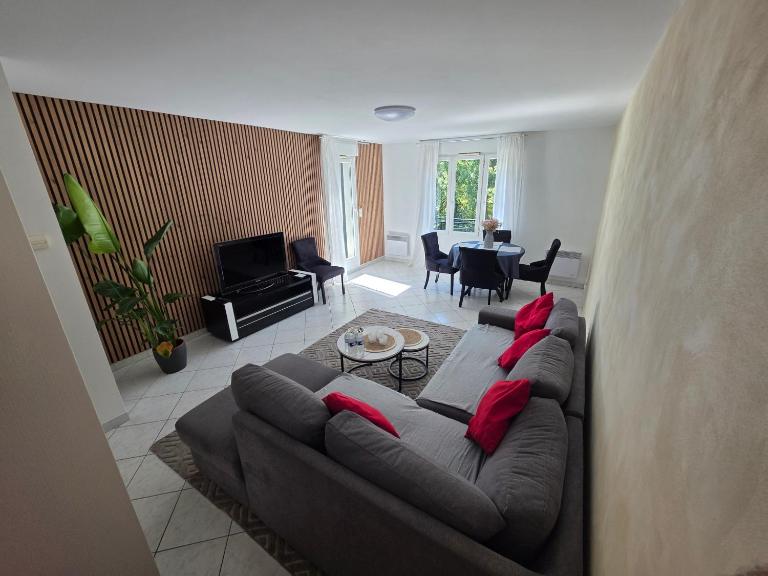 Grand appartement Proche Paris CDG Disney - B&B Villepinte