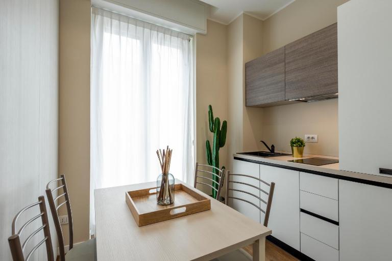 Duomo Apartments B Home - Cozy Two Bedrooms & Bathroom - Ferienwohnung Mailand