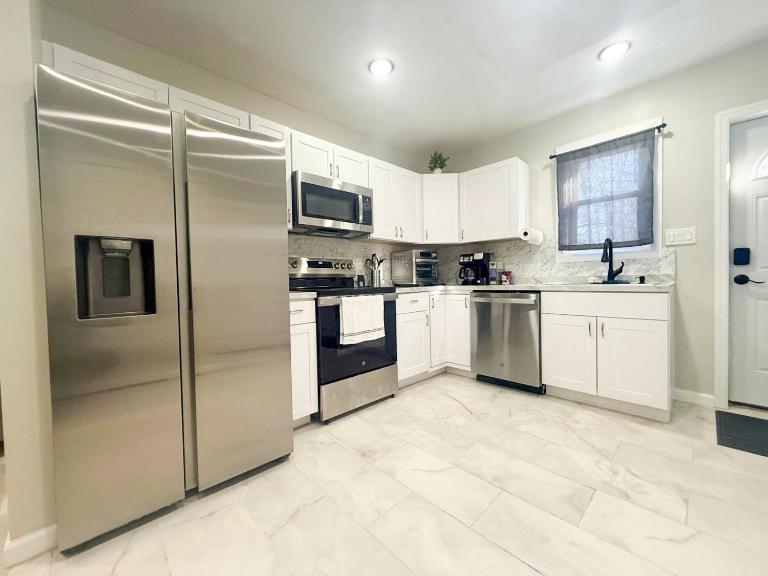 Town & Country Andover NJ Area-1st Floor 2 Bedroom - B&B Newton