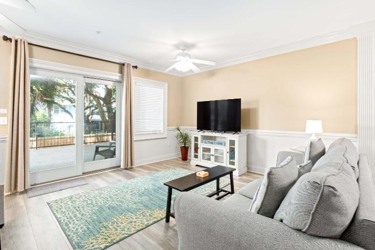 Brass Rail 119 - B&B Tybee Island