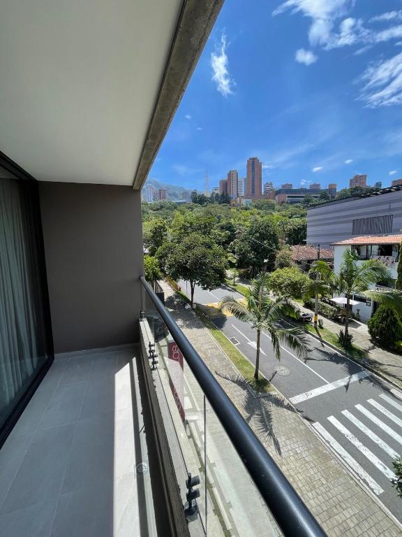 Apartment with a balcony El Tesoro - Chambres d'hôtes Medellín