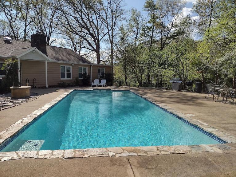 Cheerful 3 bedroom home with a sauna and summer pool - B&B Fredericksburg