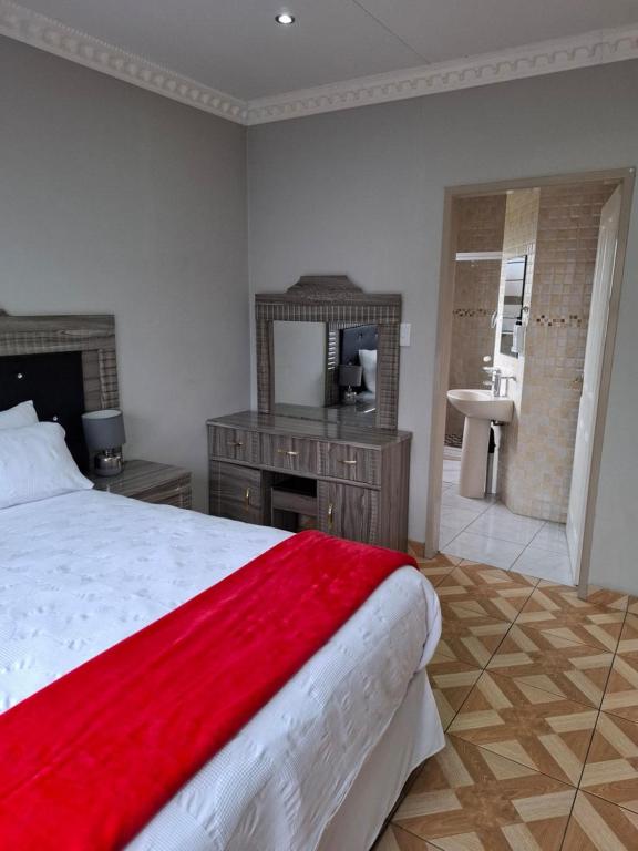 Entire Modern House!!- Middelburg - Bed and Breakfast Middelburg