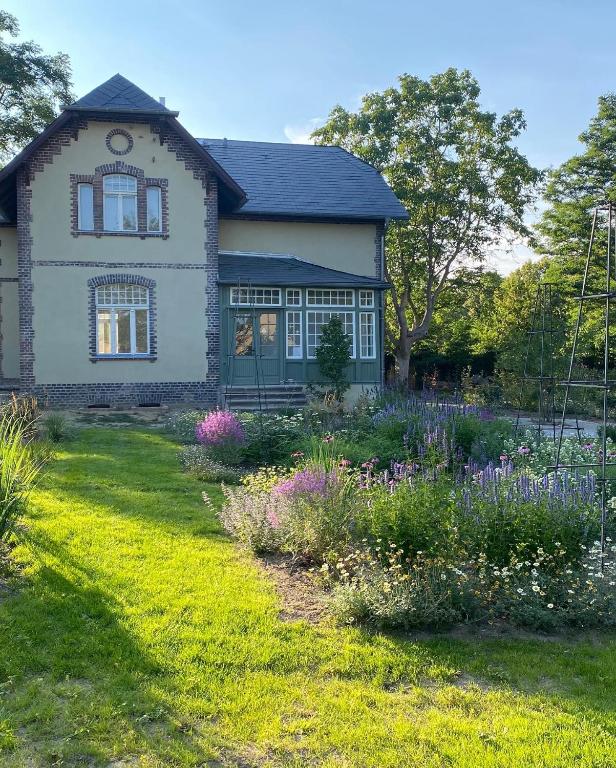 Design Villa Uckermark mit riesigem Garten - Bed and Breakfast Ferdinandshof