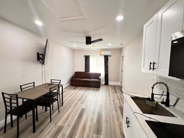 Beautiful 1 Bed Studio - B&B Las Vegas