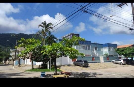Apartmento 50 Metros da Praia Maranduba - Ferienwohnung Ubatuba