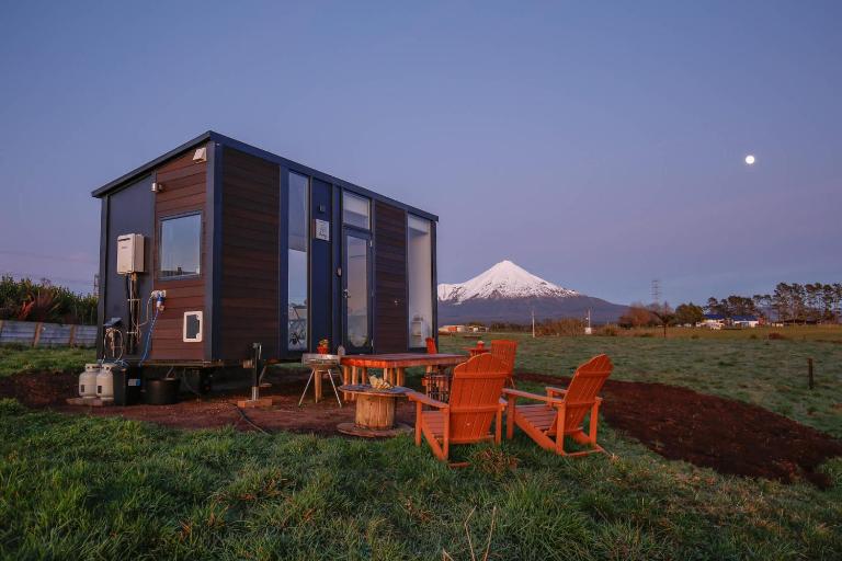 Taranaki Creekside TUI by Tiny Away - B&B Stratford