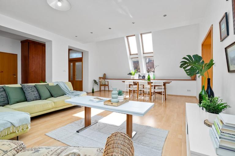 Main Square Views & In The Heart of Bratislava Old Town - B&B Bratislava