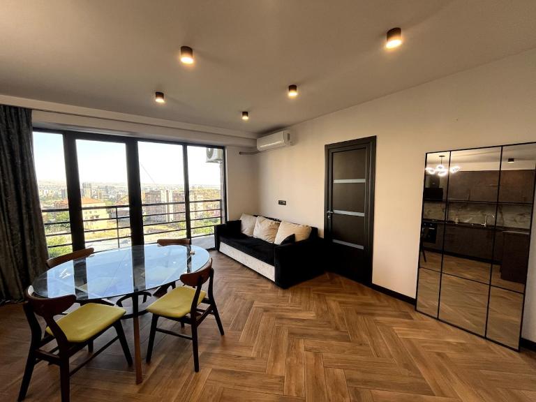 Modern City-View Suite, 20-min Walk to Center - B&B Ereván