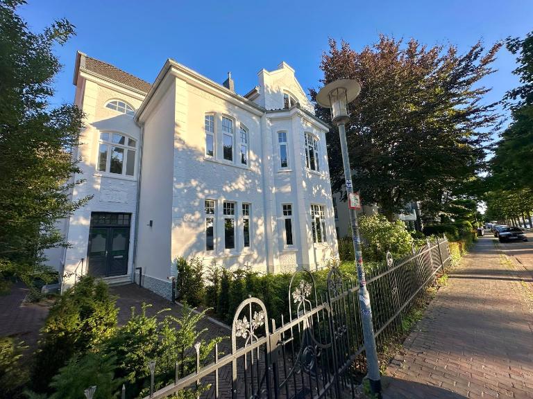 Uferresidenz - Altbau-Juwel mit Terrasse, Garten und Wasserblick - Ferienwohnung Oldenburg