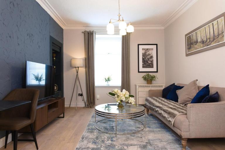 Cosy 1-Bedroom Flat, Walk to Beaches - B&B Troon