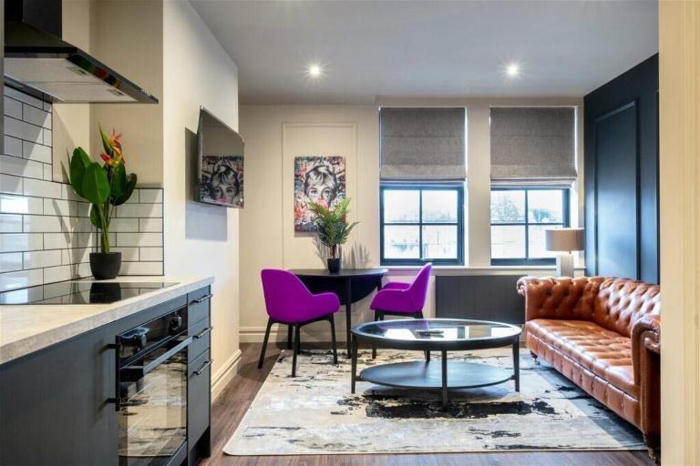 Modern 1BR Apartment Town Centre, Stylish Interior - Chambres d'hôtes Loughborough