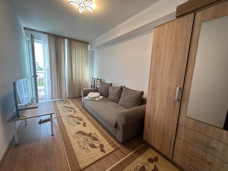 London Residence 19D with private parking - B&B Suceava