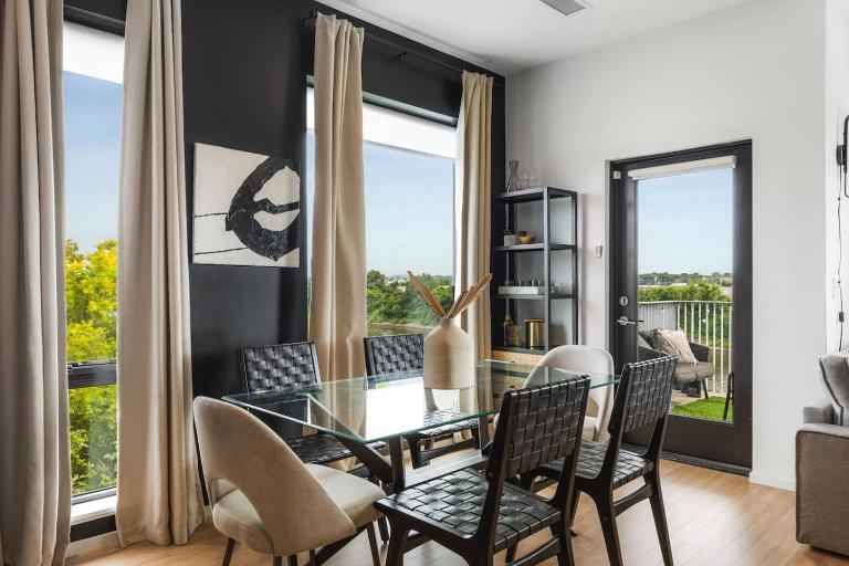 Riverview Condo with Garage and Balcony and Walk Downtown - B&B Nashville