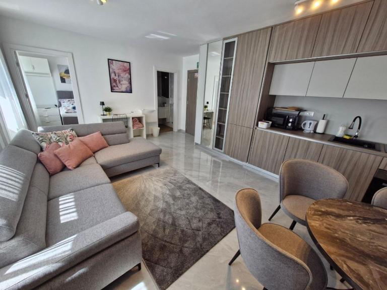 Apartmani i sobe Martina 2-Self check in - B&B Osijek