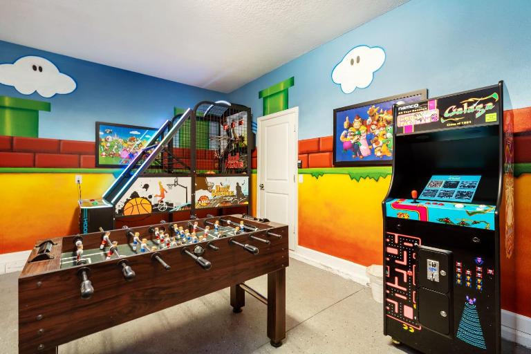 Charming 9BR Villa w Theme & Game Rooms by Disney - Ferienwohnung Kissimmee