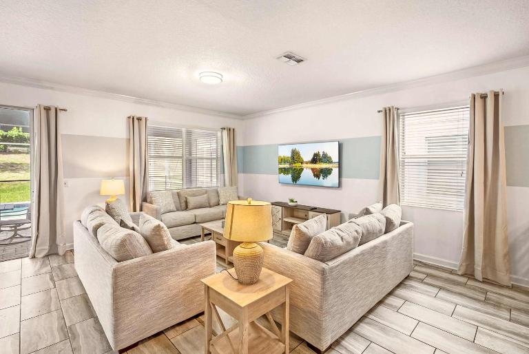 Awesome 9 br home w game room theater theme rms - B&B Davenport