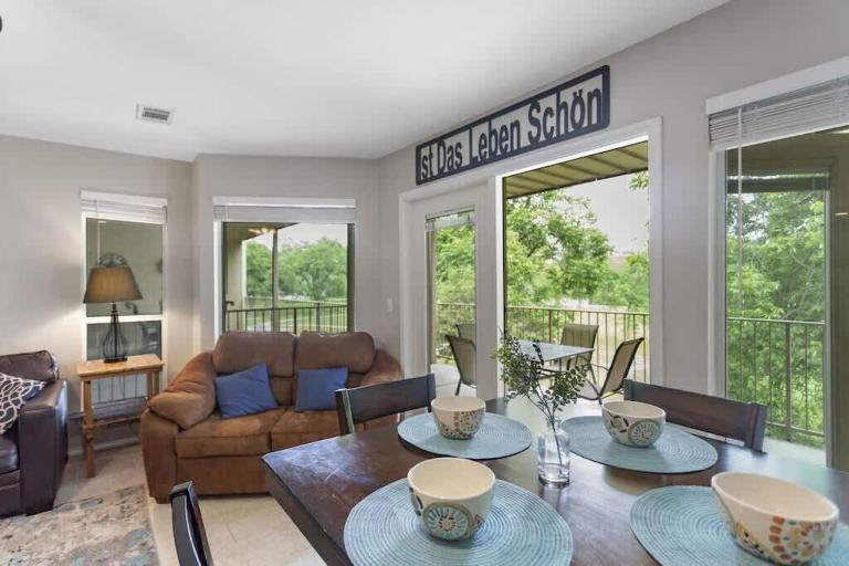 River Access + Shared Heated Pool Prime Location - B&B New Braunfels