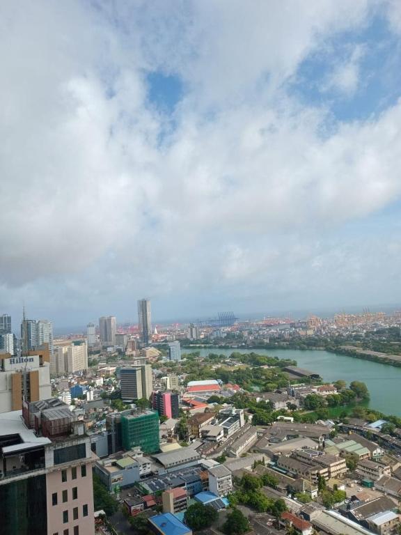 Trizen,City & Port View Luxury Apartment in Colombo - B&B Colombo