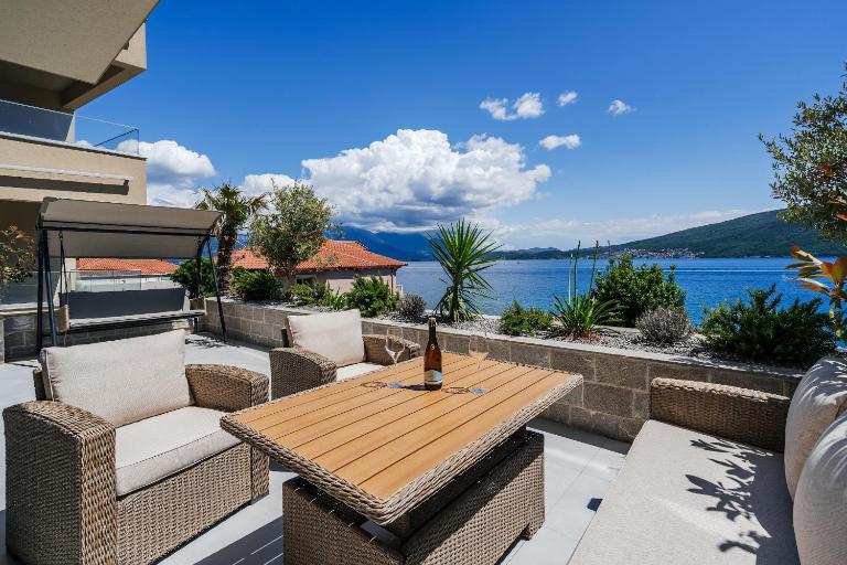 New luxes white apartments - Chambres d'hôtes Baošići