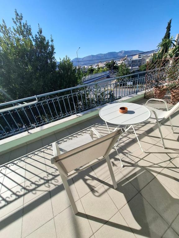 Bright apartment with balcony - B&B Atene