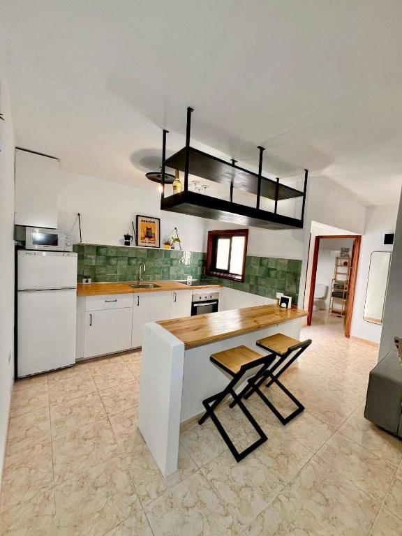 El Pez Newly renovated apartment in La Santa - B&B La Santa