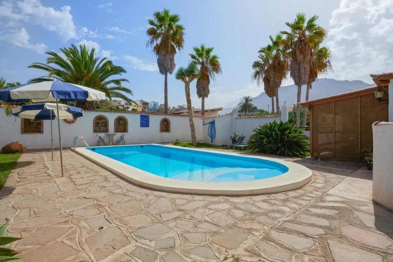 Charming House with Pool in Buenavista del Norte - Chambres d'hôtes Buenavista del Norte