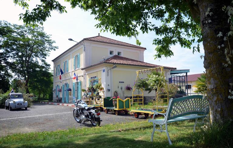 Avenue de la Gare - Bed and Breakfast Riscle
