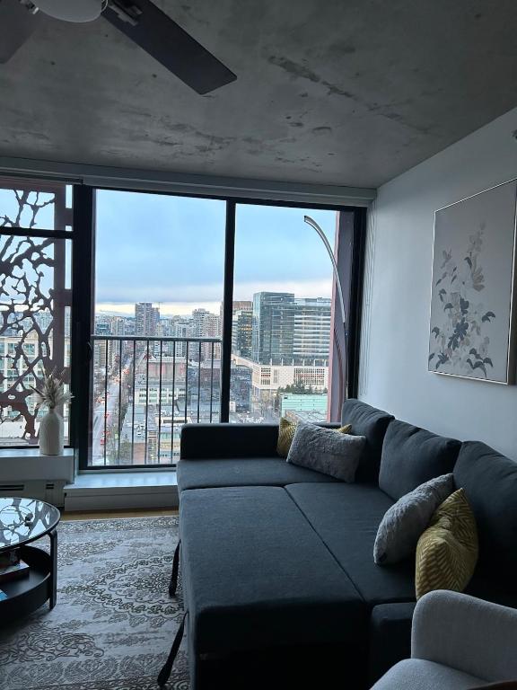 Cozy Gastown condo with a view! - Chambres d'hôtes Vancouver