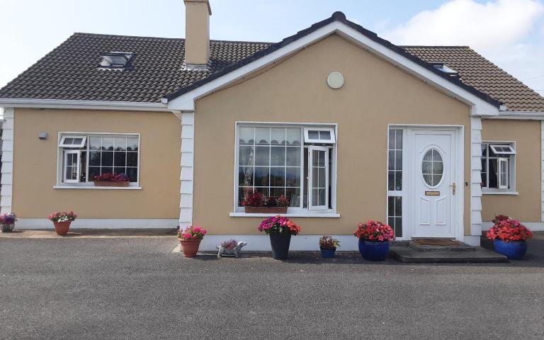 Monastery View - Bed and Breakfast Bunacurry