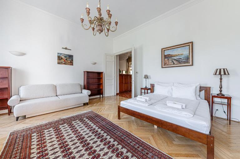 Budapest Classic Charm 2BR Cornertub SmartTV - B&B Budapest