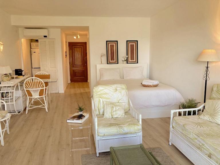 2min from BEACH & Iconic Casino Garden views - B&B Estoril